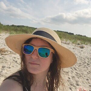Meet your Posher, Cassandra